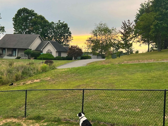 view of yard at dusk