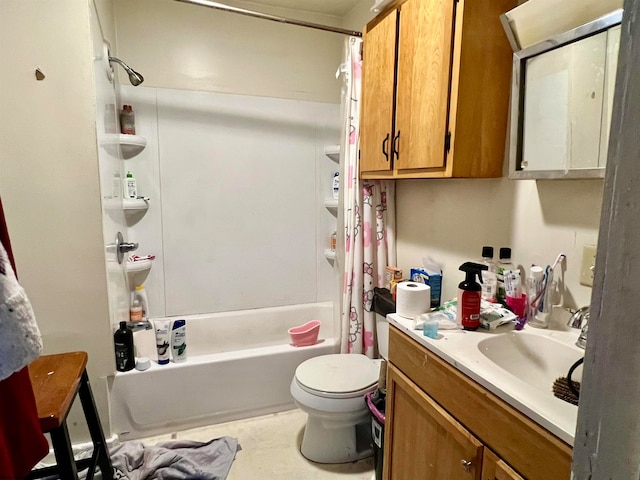 full bathroom featuring shower / tub combo with curtain, vanity, and toilet