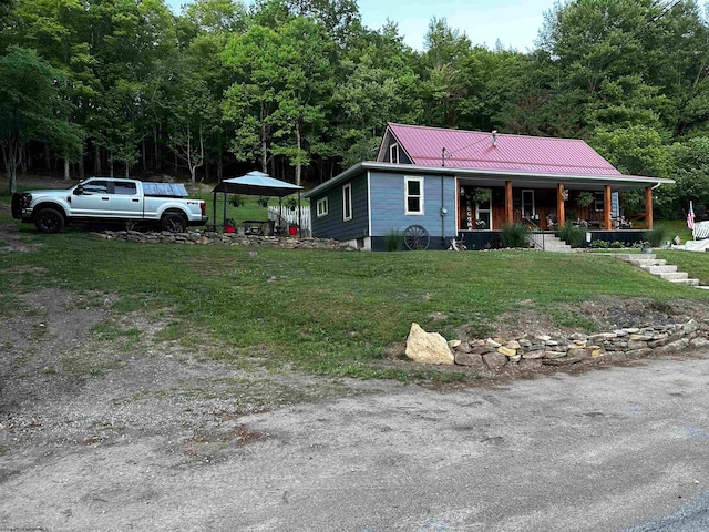 view of front of house featuring a front lawn and a porch