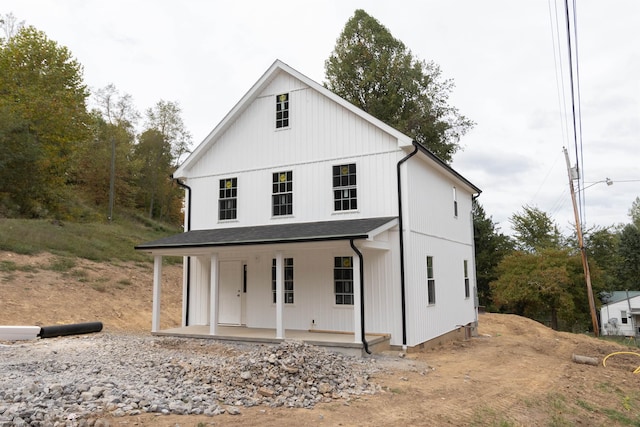 modern farmhouse featuring covered porch