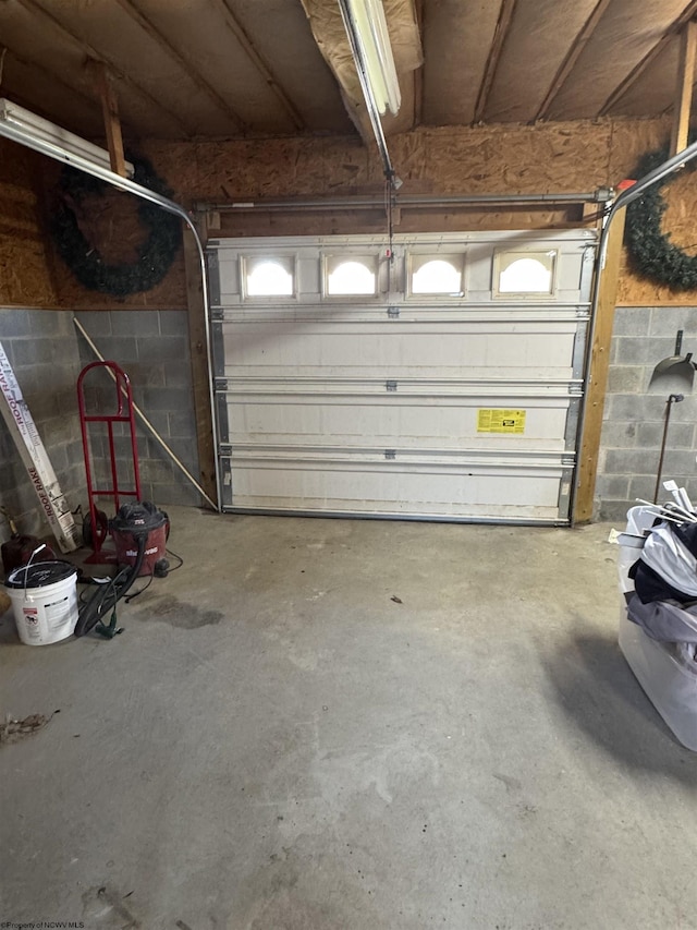 garage featuring concrete block wall