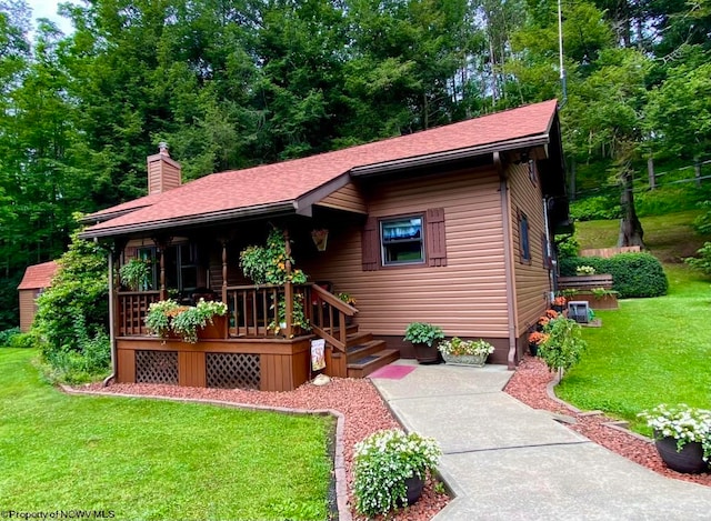 view of front of home with a front yard