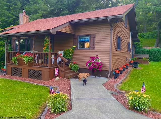 view of front of property with a porch and a front lawn