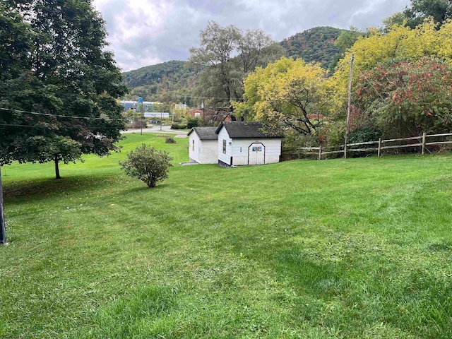 view of yard featuring a storage shed and a mountain view