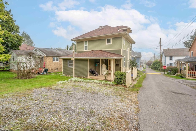 view of front of property featuring a front yard and covered porch