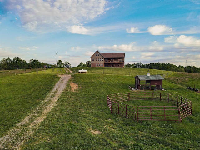 view of yard featuring a rural view