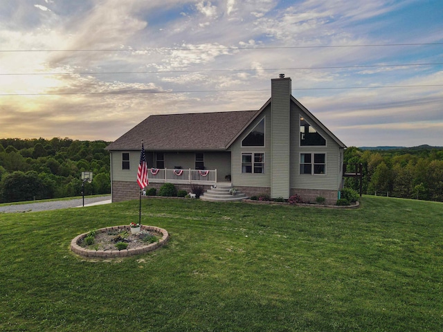 view of front of home featuring a lawn