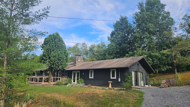 view of front of house with a front yard