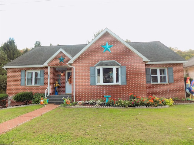 view of front of home featuring a front lawn