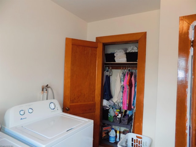 laundry room with washer / dryer