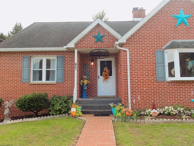 view of front of home with a front lawn