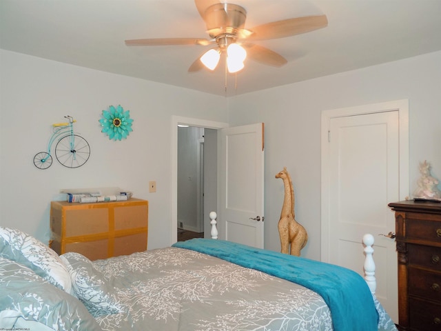 bedroom with ceiling fan