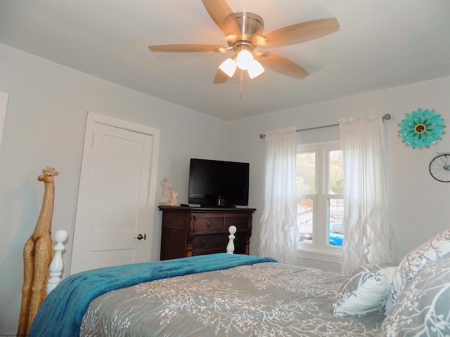 bedroom featuring ceiling fan