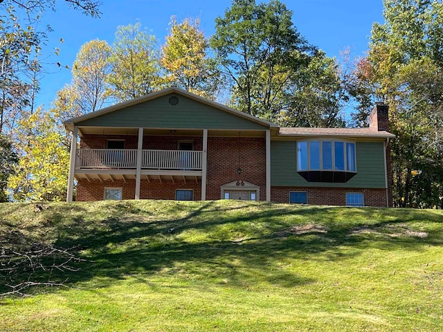 view of front facade featuring a front lawn