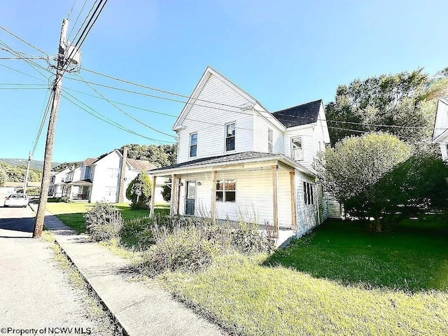 view of front of house with a front yard