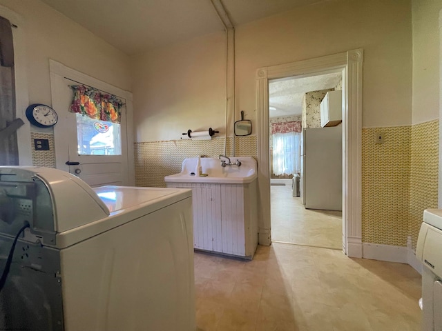 laundry room with independent washer and dryer