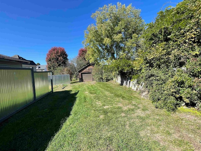 view of yard with a garage and an outdoor structure