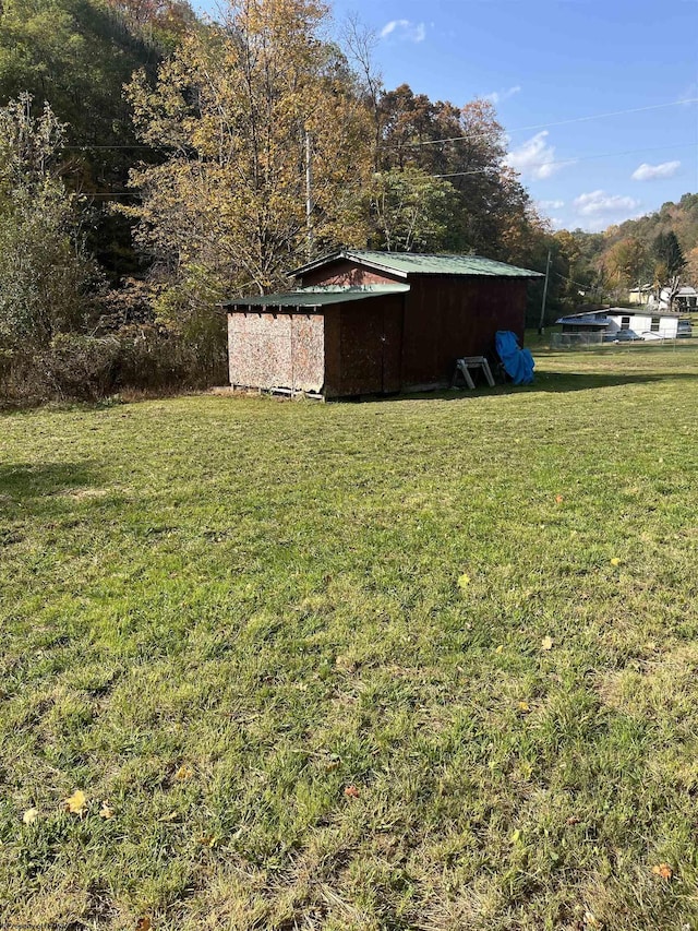 605 Warrior Fork Rd, Mannington, WV 26582 - view of yard featuring an outbuilding