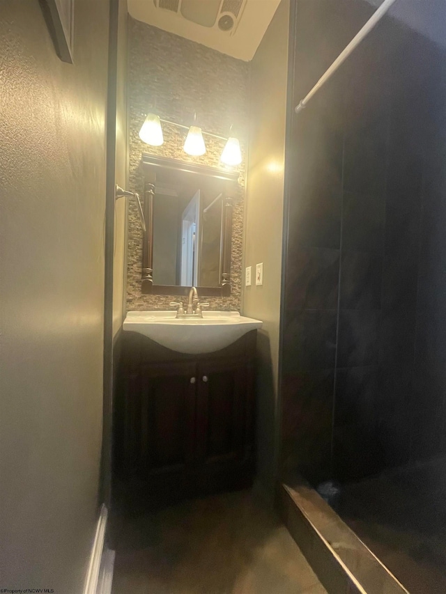 bathroom with vanity and tasteful backsplash