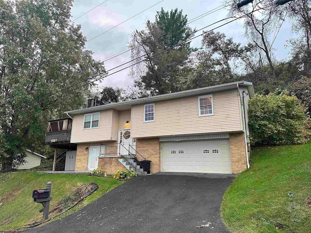 view of front facade featuring a front yard and a garage