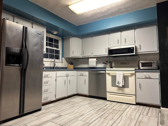 kitchen with sink, stainless steel appliances, and backsplash