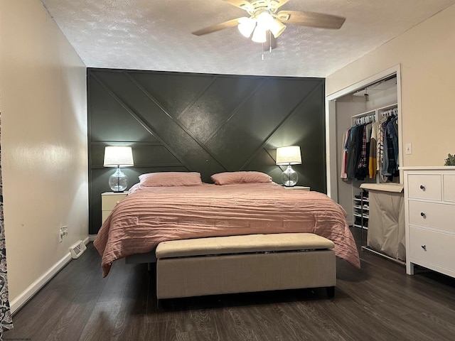 bedroom featuring ceiling fan, a textured ceiling, a closet, and dark hardwood / wood-style flooring