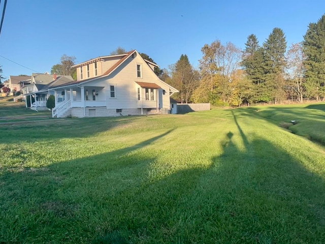 view of side of property featuring a lawn