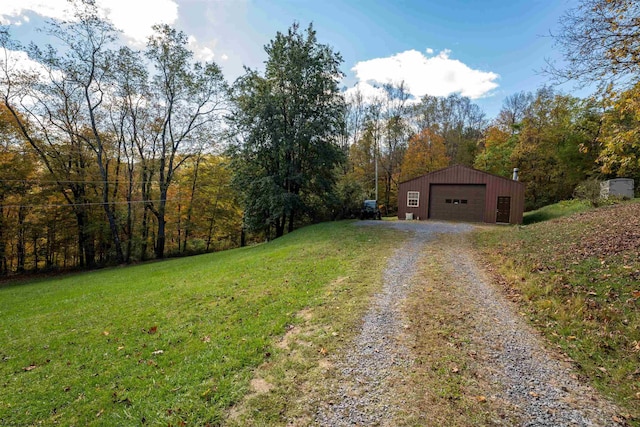 view of yard featuring an outdoor structure and a garage