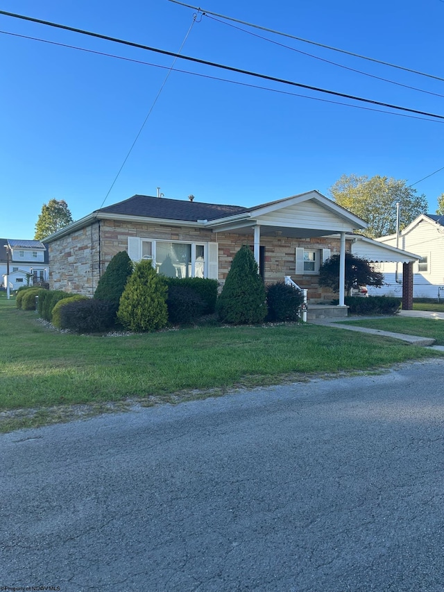 view of front of home with a front lawn