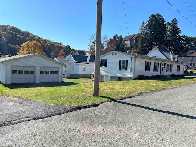 view of front facade with a garage and a front lawn