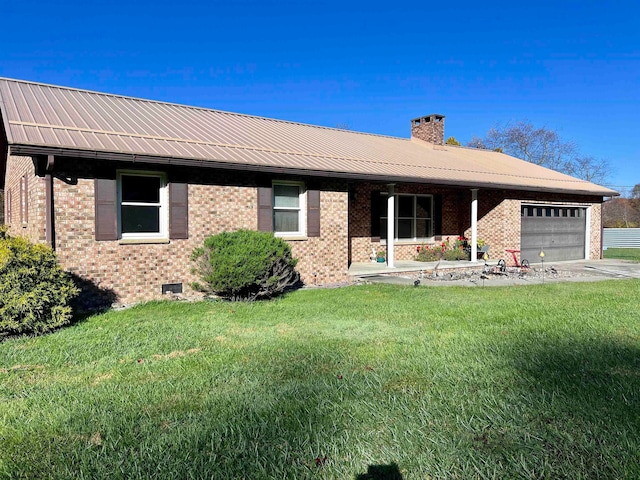 single story home featuring a front yard and a garage