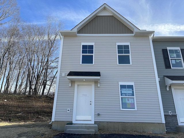 view of front of property