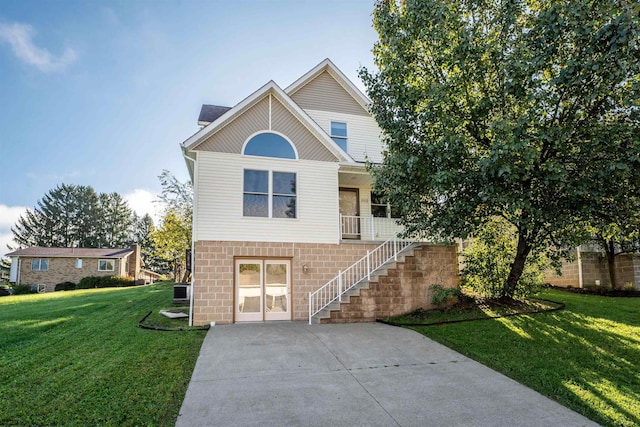 view of front of property with a front lawn