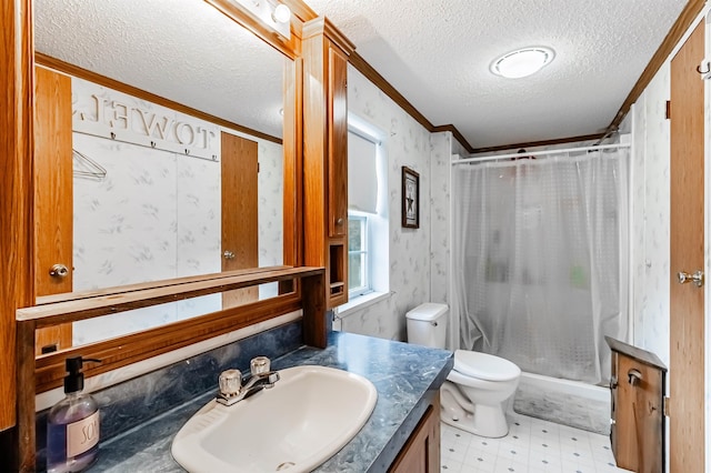 bathroom featuring a textured ceiling, toilet, a shower with curtain, vanity, and crown molding