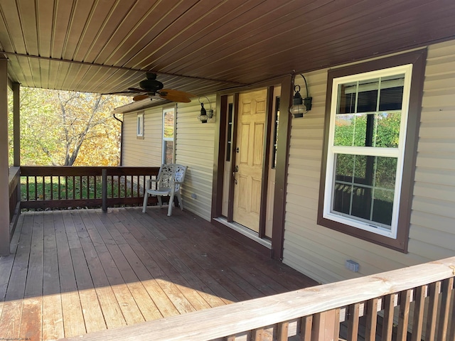 deck with ceiling fan