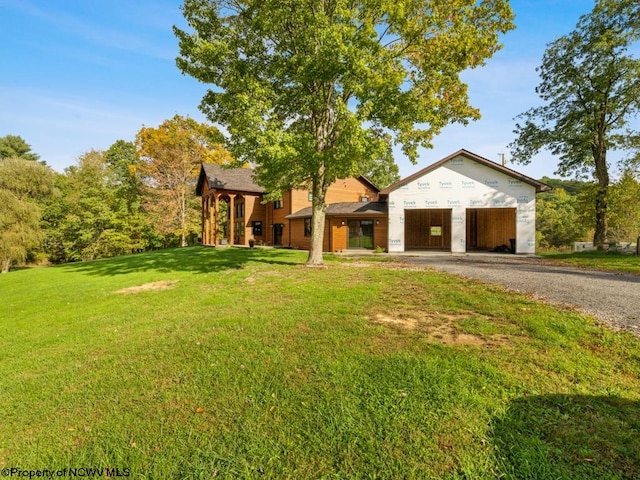 view of front of property featuring a front yard