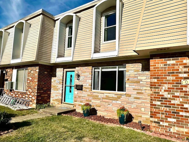 view of front of house with a front yard