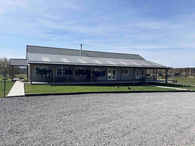 view of front of house with a front lawn and covered porch