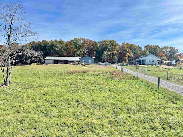 view of yard featuring a rural view