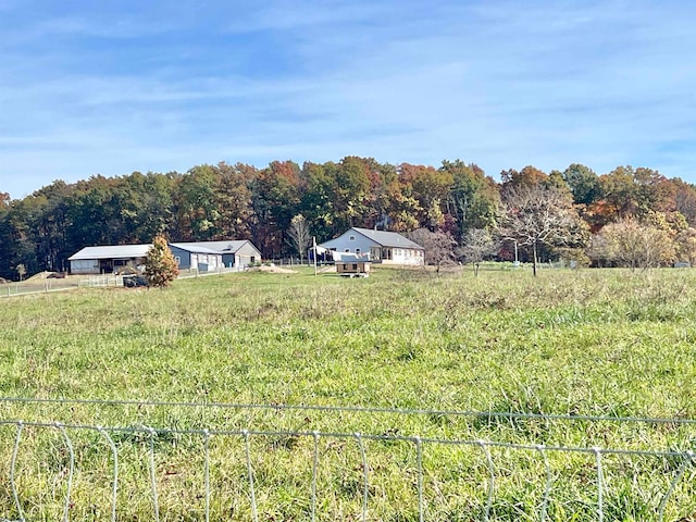 view of yard featuring a rural view