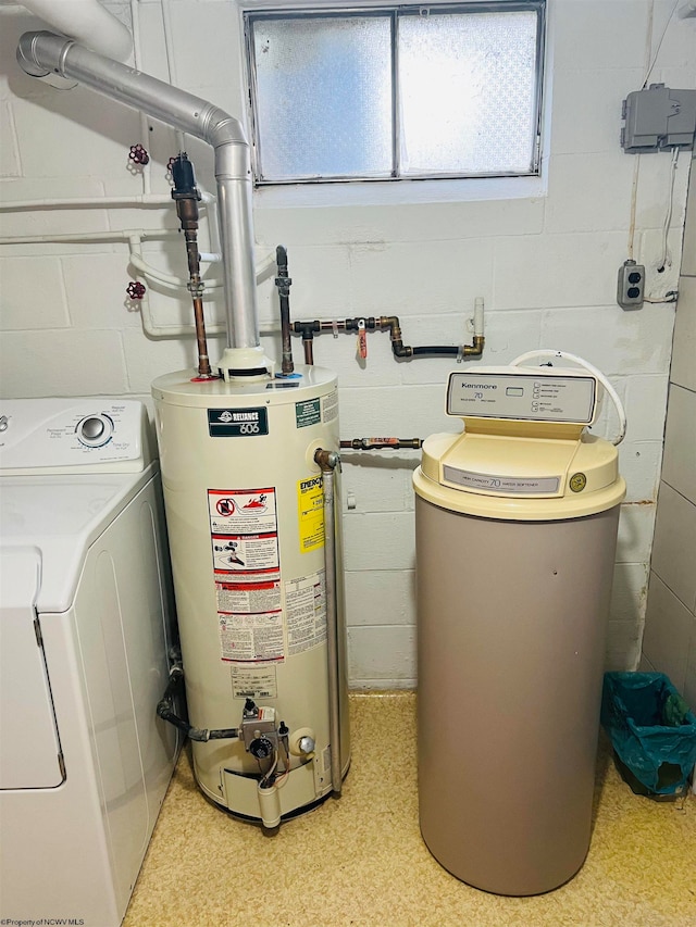 utility room with washer / dryer and water heater