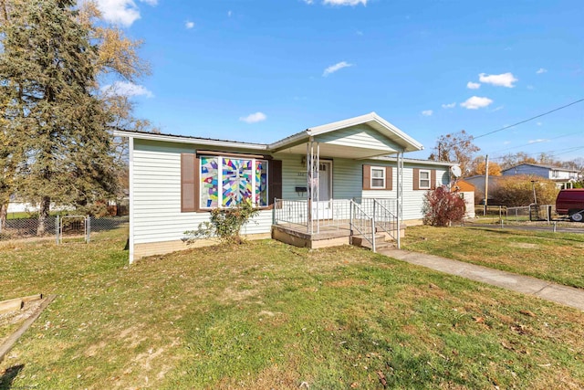 view of front facade featuring a front yard