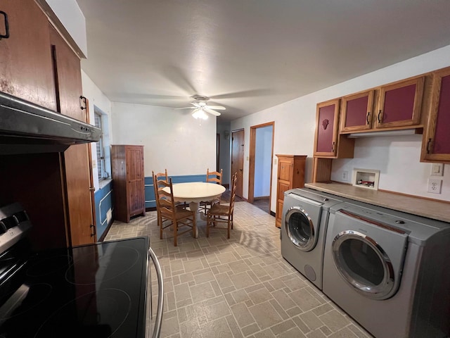 washroom with independent washer and dryer and ceiling fan