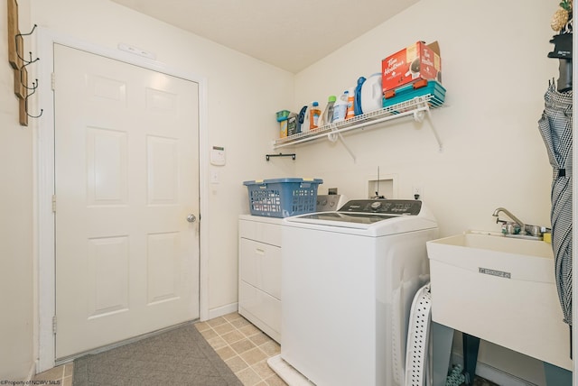 laundry area featuring sink and independent washer and dryer