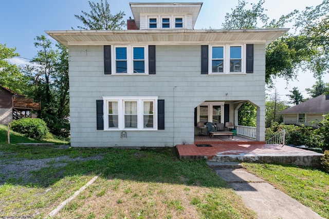 view of front of house featuring a front yard