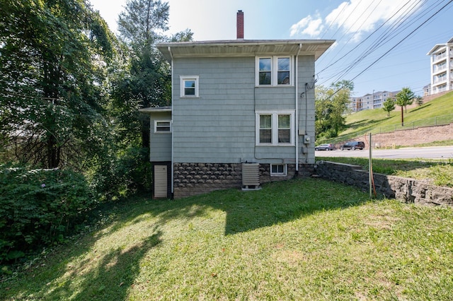 back of house featuring a yard