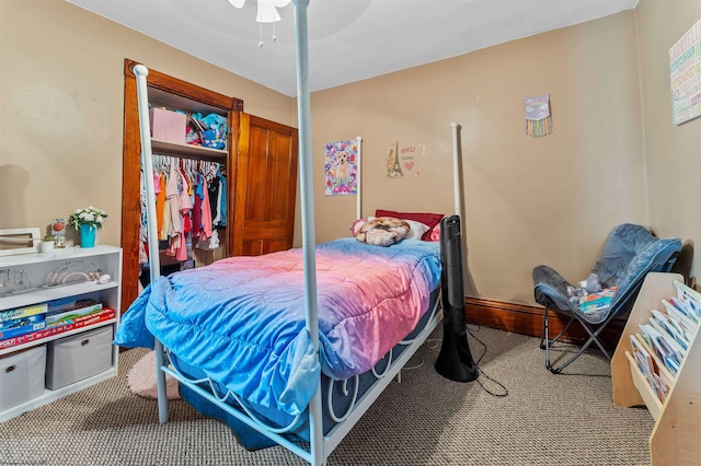 carpeted bedroom featuring ceiling fan and a closet