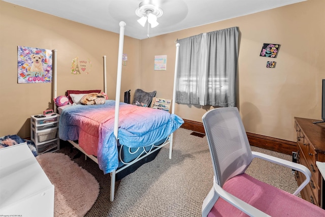 bedroom featuring ceiling fan