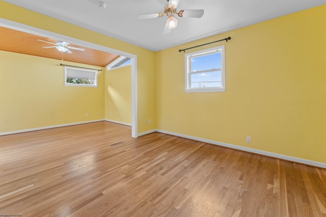 empty room featuring light hardwood / wood-style floors and ceiling fan