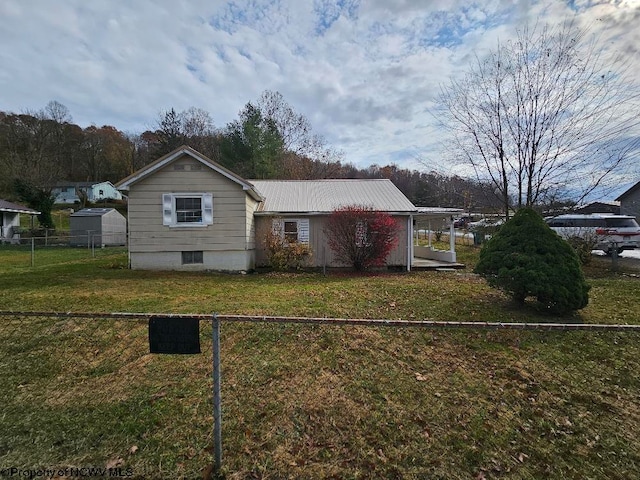 view of front of property with a front lawn